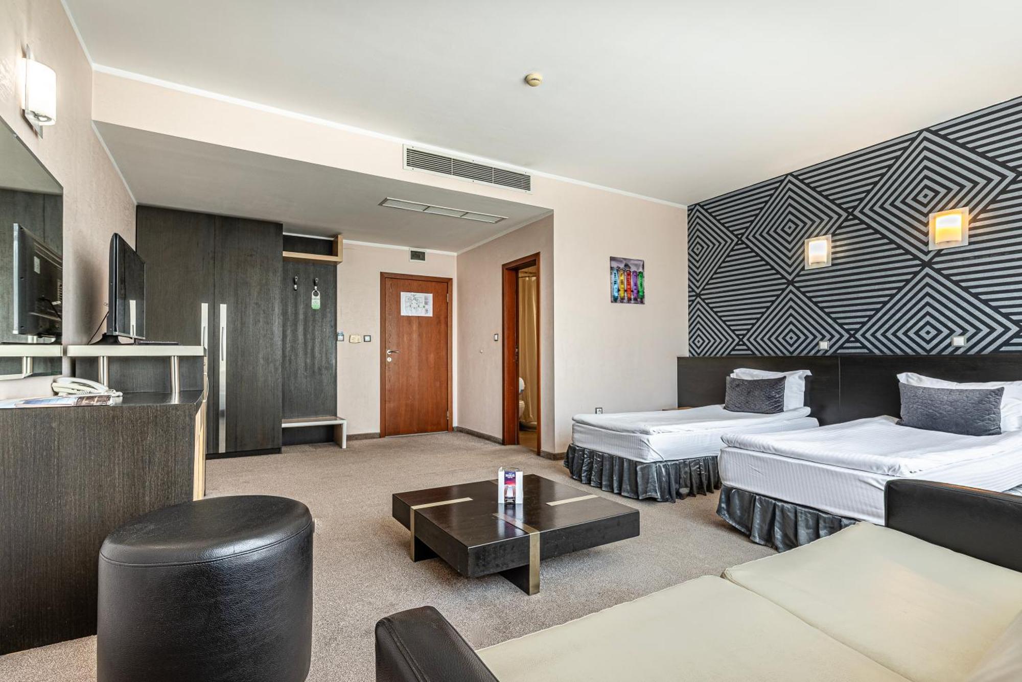Hotel Noris พลอฟดิฟ ภายนอก รูปภาพ